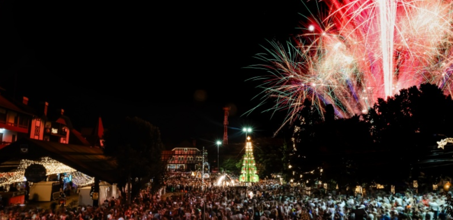 Praça das Flores reúne cerca de 15 mil pessoas